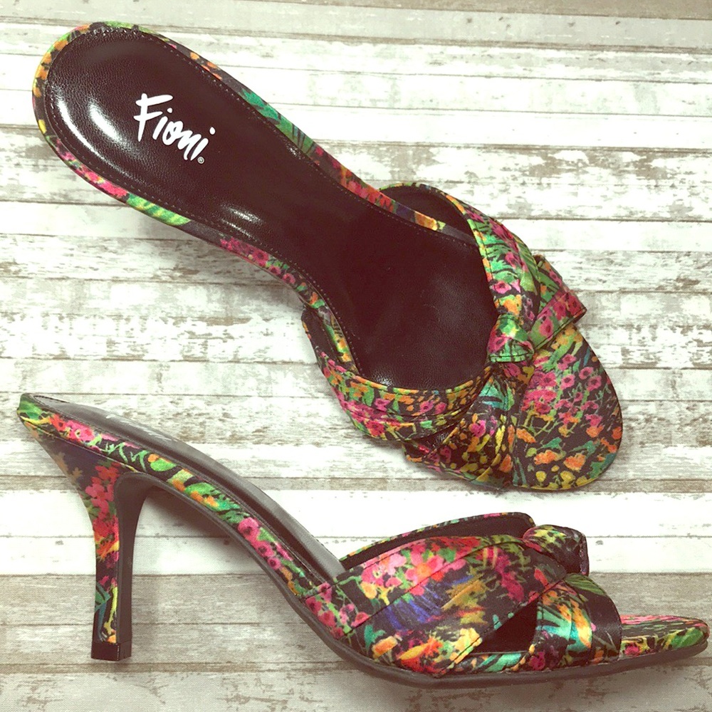 NEW low heel floral sandals